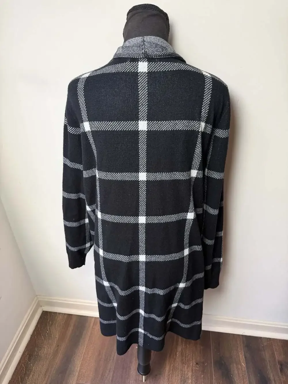 89th & Madison Black and White Plaid Open Front Long Cardigan